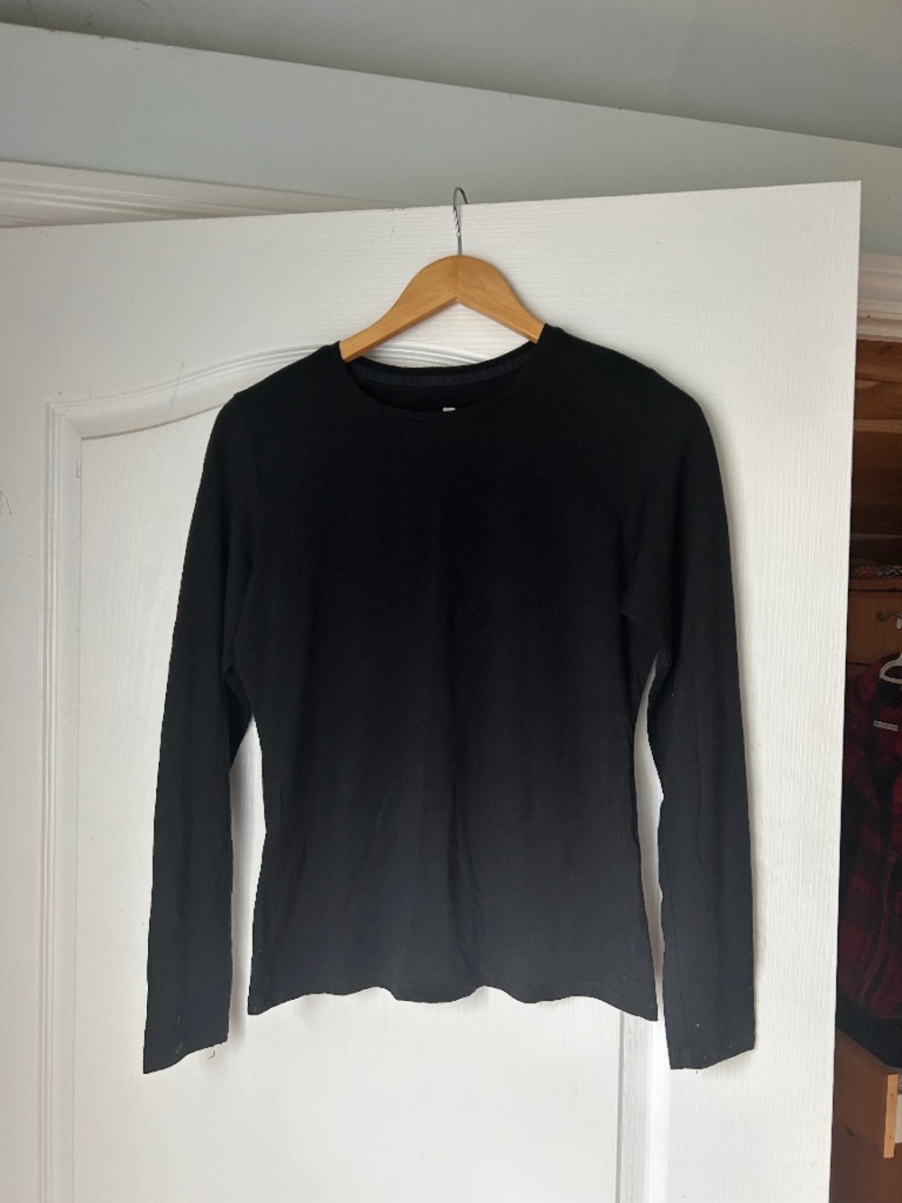 "Seg’ments" woman’s sweater 100% merino wool, Black M Simple/classic.
